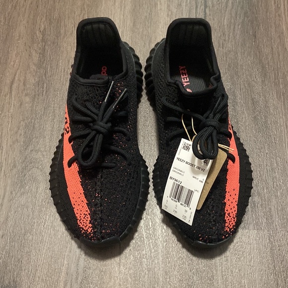 Yeezy Boost 350 V2 - Picture 2 of 3